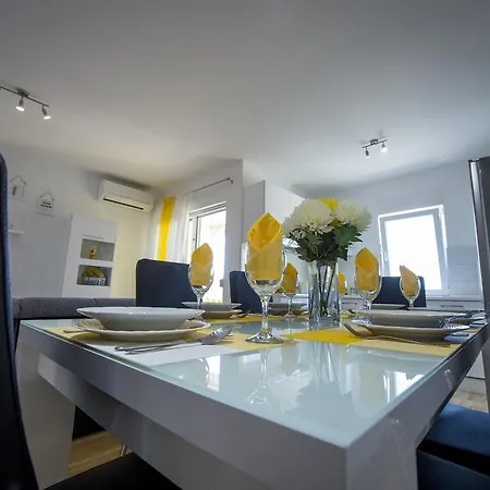 Luka Lägenhet Makarska