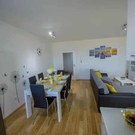 Luka Apartament *