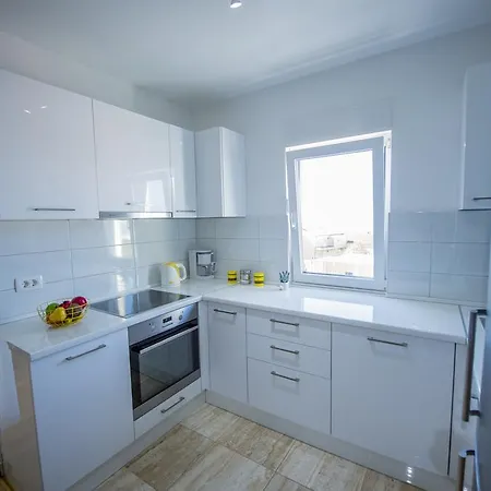Apartament Luka *